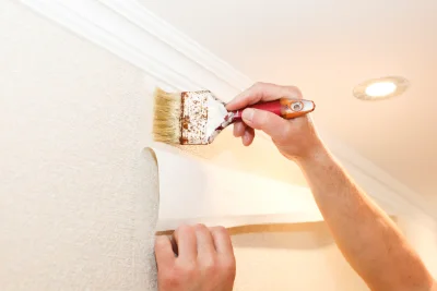 Pose de papier peint à Monterfil — revêtements muraux et toiles de verre